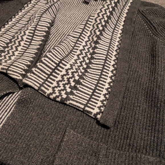 Pea in a Pod Maternity Gray White Boho Cardigan - Picture 2 of 8